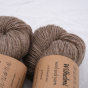 Beżowy motek surowej, biodegradowalnej wełny do dziergania skarpetek Vuonue Wilhelmi Undyed odcień Beige