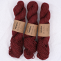 Trzy precle ciemnoczerwonej włóczki Vuonue Wilhelmi Dyed w głębokim odcieniu Dark red