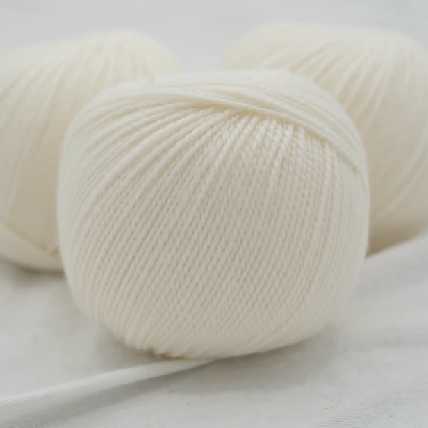 wloczka-merino-krea-deluxe-50g-naturalna-biel.webp