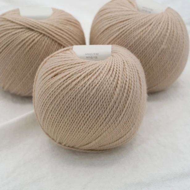 wloczka-merino-krea-deluxe-50g-piaskowy-2.webp