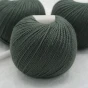 wloczka-merino-krea-deluxe-50g-zgaszona-zielen-2.webp