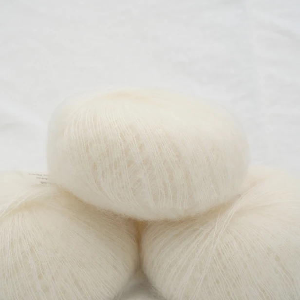wloczka-deluxe-silk-mohair-krea-deluxe-20g-naturalna-biel-2.webp