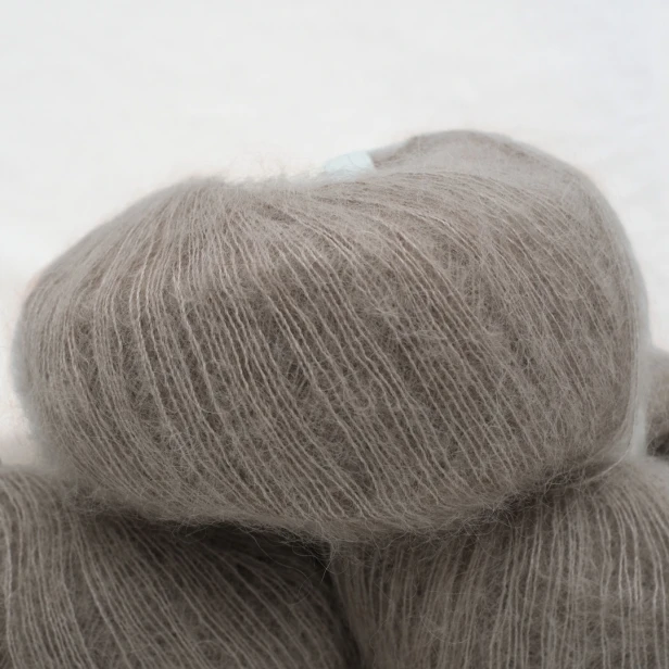 wloczka-deluxe-silk-mohair-krea-deluxe-20g-cieply-szary-2.webp