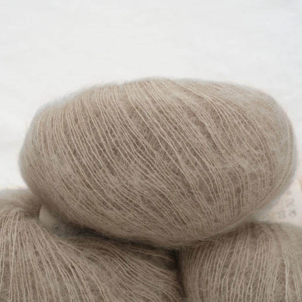wloczka-deluxe-silk-mohair-krea-deluxe-20g-piaskowy-2.webp