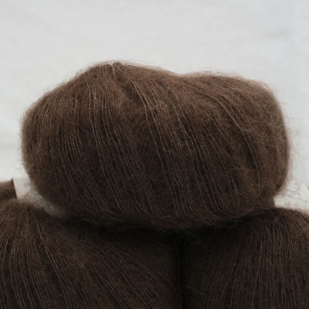 wloczka-deluxe-silk-mohair-krea-deluxe-20g-ciemnobrazowy-2.webp