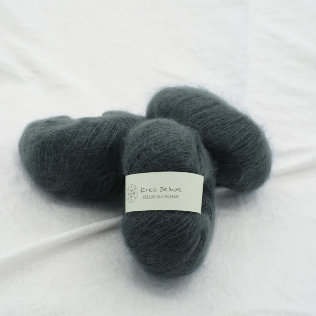 wloczka-deluxe-silk-mohair-krea-deluxe-20g-ciemno-niebieski.webp