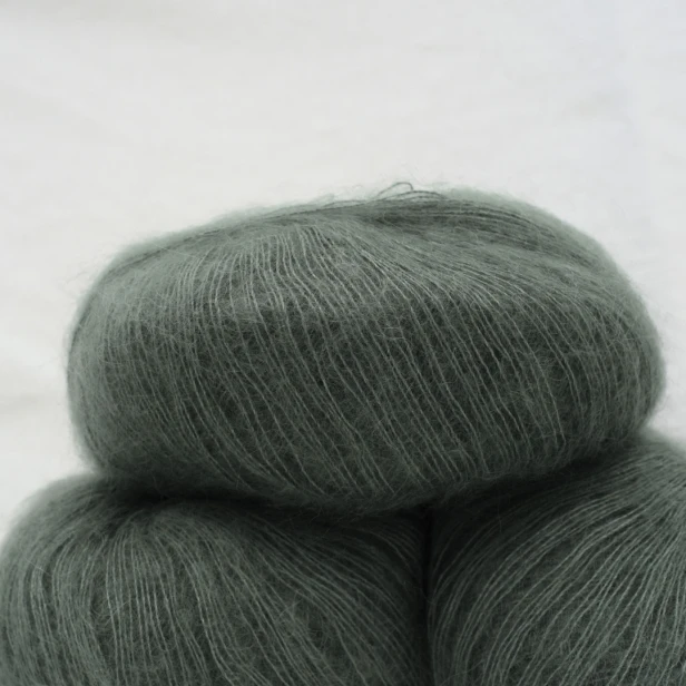 wloczka-deluxe-silk-mohair-krea-deluxe-20g-zgaszona-zielen-2.webp