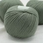 wloczka-merino-krea-deluxe-50g-jasna-zgaszona-zielen-2.webp