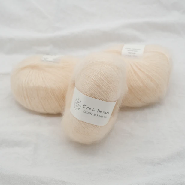 wloczka-deluxe-silk-mohair-krea-deluxe-20g-krem.webp