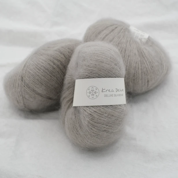 wloczka-deluxe-silk-mohair-krea-deluxe-20g-jasny-szary.webp