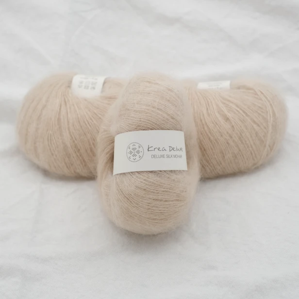 wloczka-deluxe-silk-mohair-krea-deluxe-20g-jasny-piaskowy.webp