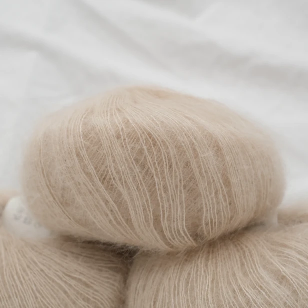 wloczka-deluxe-silk-mohair-krea-deluxe-20g-jasny-piaskowy-2.webp