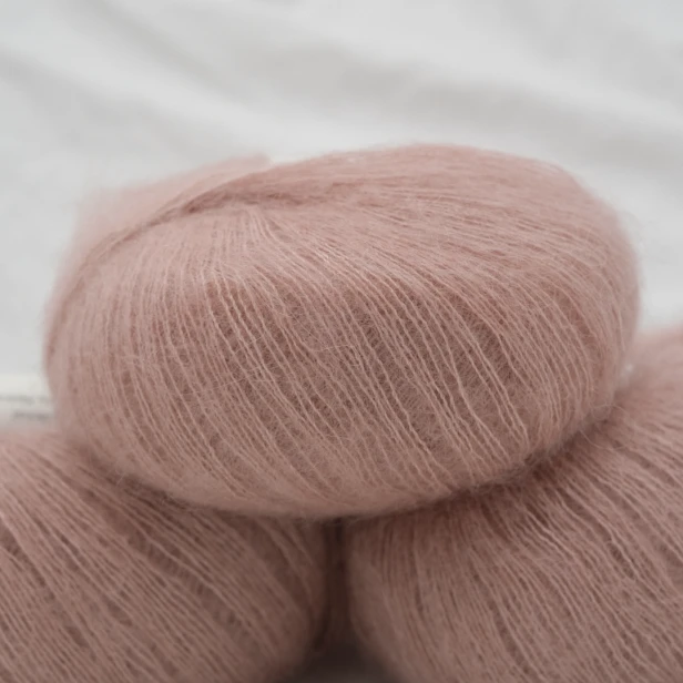 wloczka-deluxe-silk-mohair-krea-deluxe-20g-jasny-zgaszony-roz-2.webp