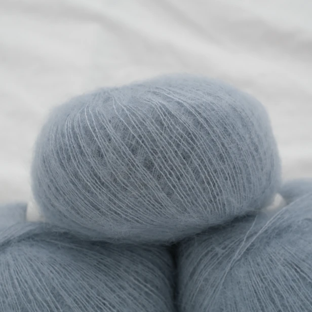 wloczka-deluxe-silk-mohair-krea-deluxe-20g-jasny-zgaszony-niebieski-2.webp
