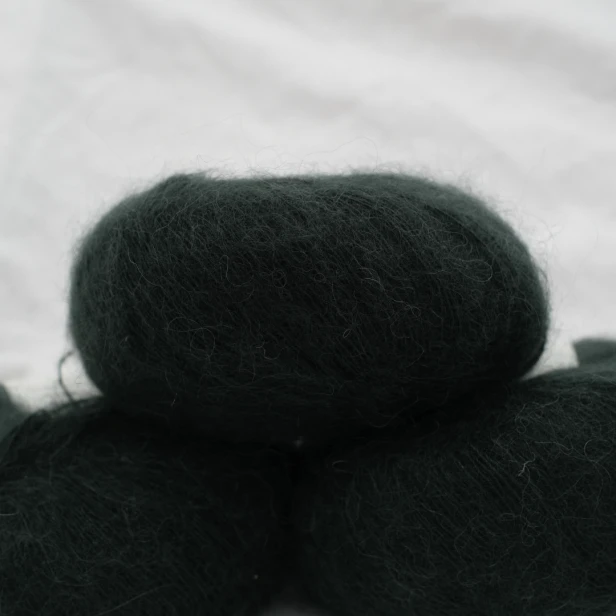 wloczka-deluxe-silk-mohair-krea-deluxe-20g-butelkowa-zielen-2.webp