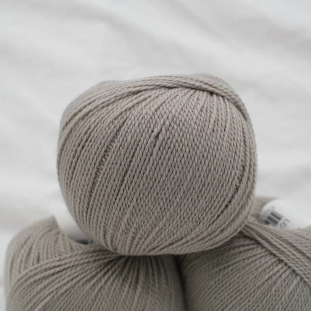 wloczka-merino-krea-deluxe-50g-jasny-szary-2.webp