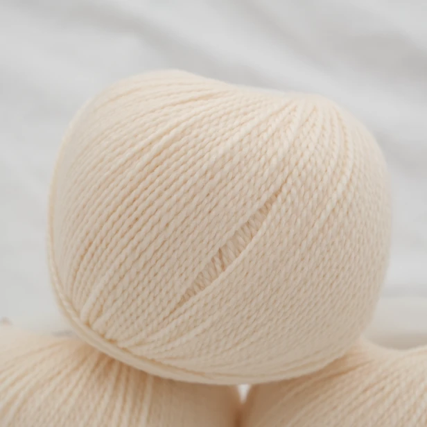 wloczka-merino-krea-deluxe-50g-kremowy-2.webp